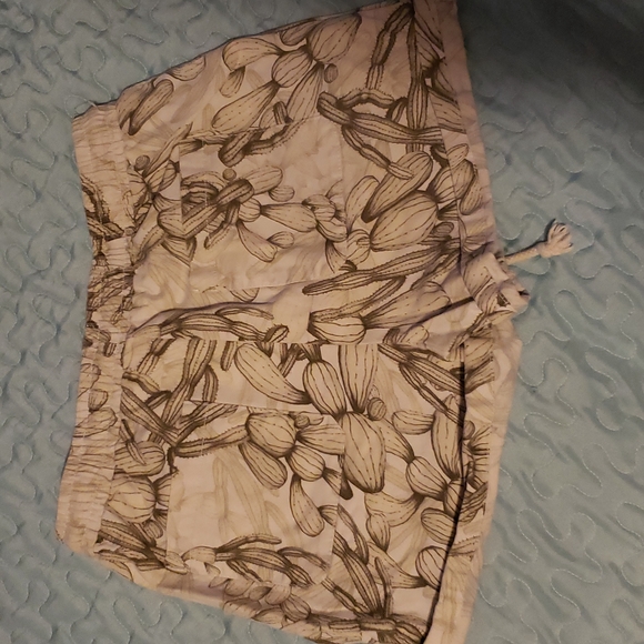 ๐2 for $15๐ cute cactus shorts - Picture 2 of 3